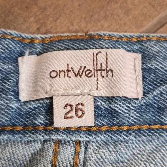 Ontwelfth Distressed Embroidered Flowers Raw Him High-rise Denim Shorts, Size 28 - Picture 8 of 10